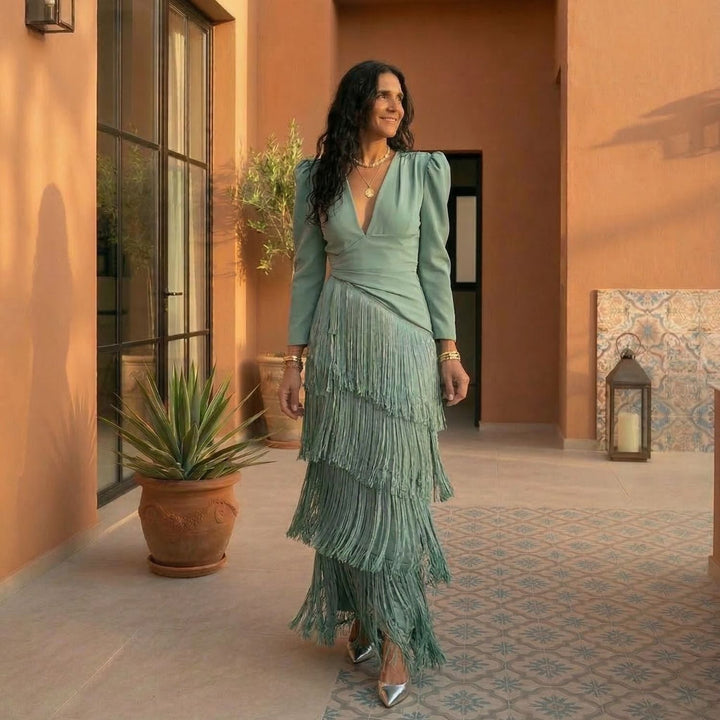 Clara · Vestido elegante con mangas de flecos